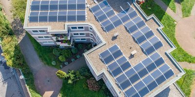 Hier sehen sie die PV-Anlage auf dem Dach der Siedlungen (Foto: Solarimo)