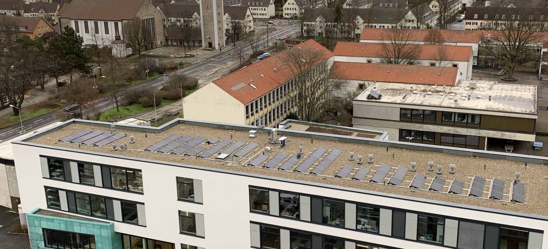 Hier sehen Sie die PV-Module auf dem Ratsgymnasium (Foto: Stadt Wolfsburg)