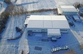 Solaranlage auf dem Dach der Reithalle von Sabrina Hardy in Osburg (Bildrechte: WI Energy)