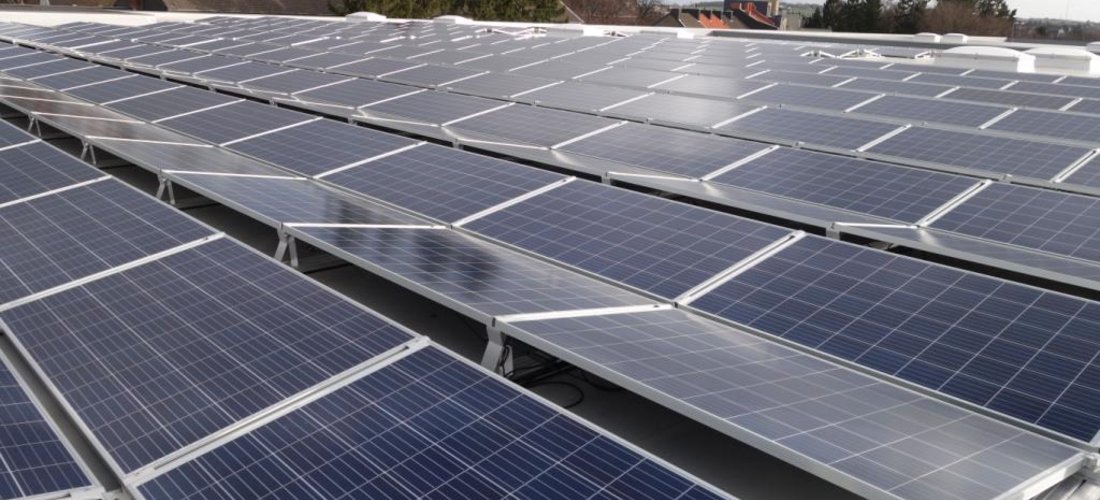 Mit dem jetzt fertiggestellten ersten Bauabschnitt werden pro Jahr rund 670.000 kWh erzeugt und für die Produktion der e.GO Elektrofahrzeuge zur Verfügung gestellt. Die CO2-Einsparung beträgt 360 Tonnen pro Jahr. Foto: Avantag 
