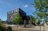 Das neue Gebäude erhält einen Teil des Strom aus einer Solaranlage. Foto: ZSW