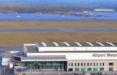 Am Flughafen Weeze sind zahlreiche PV-Module installiert (Foto: Airport Weeze)