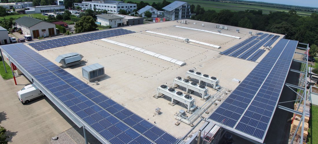 Solaranlage von CEWE in Eschbach deckt Energiebedarf mit sauberen Strom (Foto: CeWe Stiftung & Co. KGaA)