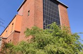 Die Fassaden-Photovoltaik-Anlage besitzt eine Leistung von annähernd 8,5 Kilowatt (kW) (Foto: phovo.de)