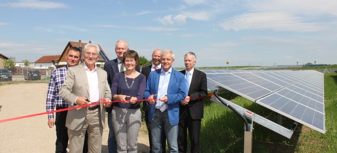 Die Photovoltaikmodule im Solarpark Schandelah, der wie geplant im Herbst 2012 fertiggestellt wurde, speisen bereits seit einigen Monaten Strom in das öffentliche Netz ein. Foto: IBC Solar