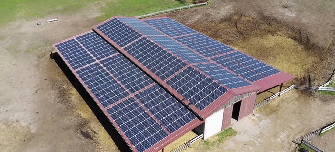 Landwirt aus Crawinkel nutzt seine Dachflächen für die Solarstromproduktion (Foto: Hardy Müller) 