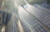 Photovoltaik-Module auf dem Dach der Firmenhalle in Weida (Bildrechte: WI Energy GmbH)