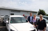 Einweihung der neuen Photovoltaikanlage auf dem Dach des Betriebsgebäudes des Autohauses Vortkamp in Gronau (Foto: innogy SE)