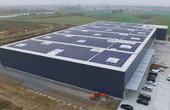 Hier sehen Sie die PV-Paneele auf dem Logistikzentrum in Röthlein (Foto: BayWa r.e.)