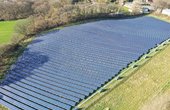 Solarpark in Glücksburg an der Ostsee aus der Vogelperspektive (Foto: phovo.de)