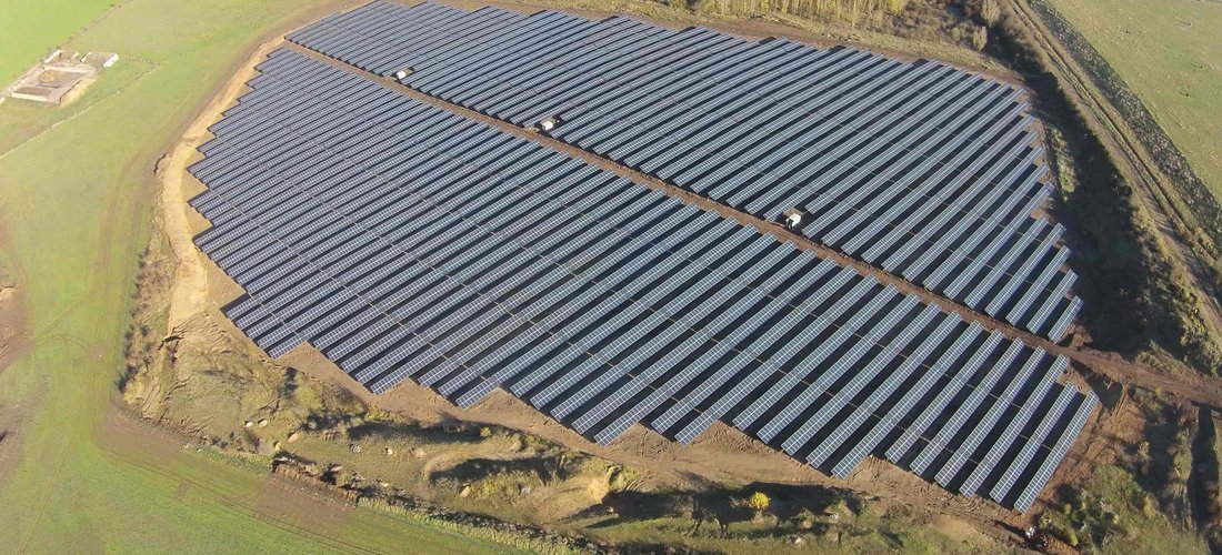 Hier sehen Sie den Solarpark Edersleben (Foto: H Hron GmbH/ Stadtwerke Halle GmbH)
