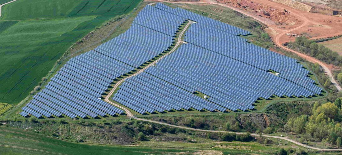 Ehemalige Tongrube in Lobbach ist nun ein Solarpark (Foto: AVR Energie GmbH)