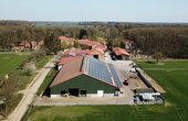 Der Gerkenhof in Kirchlinteln setzt auf Eigenversorgung mit PV und Windenergie. Foto: Laudeley