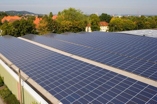 Hier sehen Sie die Solaranlage auf dem MoBiel-Betriebshof in Bielefeld-Sieker (Foto: Martin Brockhoff)