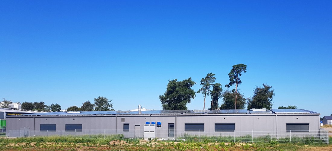 Hier sehen Sie die PV-Anlagen auf dem Dach des dog inns (Foto: Wircon GmbH)
