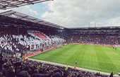 Auf dem Millerntor-Stadion auf St. Pauli erzeugt eine Solaranlage umweltfreundlichen PV-Strom (Foto: phovo.de)