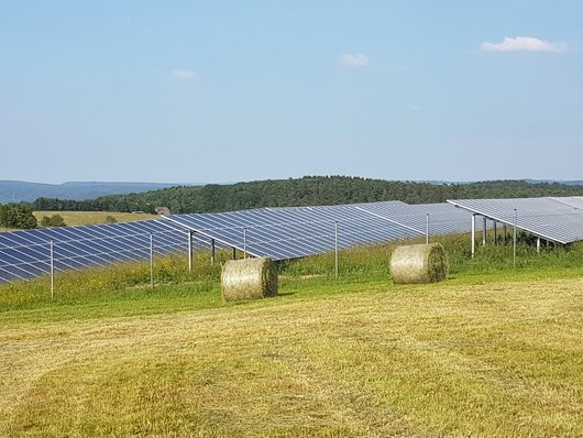 Solarpark Plütscheid-Feuerscheid versorgt Region mit sauberen Strom (Foto: WES Green GmbH) Solarpark Plütscheid-Feuerscheid verfügt über 750 kWp (Foto: WES Green GmbH)