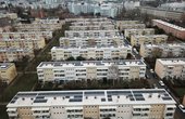 Hier sehen sie die PV-Module auf den Mehrparteienhäusern (Foto: LG Electronics)