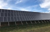 Photovoltaik-Anlage als Lärmschutzwand an der B47 in Bürstadt (Foto: phovo.de)