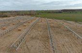 Bau der Photovoltaik-Anlage auf einer alten Deponiefläche bei Gröningen im Kreis Börde in Sachsen-Anhalt. (Foto: WI Energy GmbH)