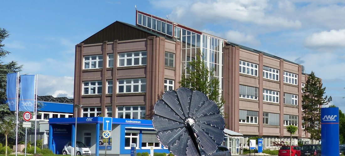 Die Smartflower soll das Engagement der SWS in erneuerbare Energien symbolisieren. (Foto: Stadtwerke Speyer GmbH)
