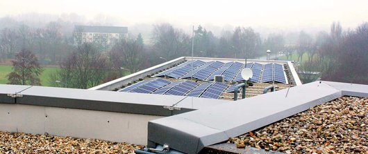Hier sehen Sie die Solarmodule auf dem Leipziger Bürogebäude (Foto: SOLARIMO GmbH)