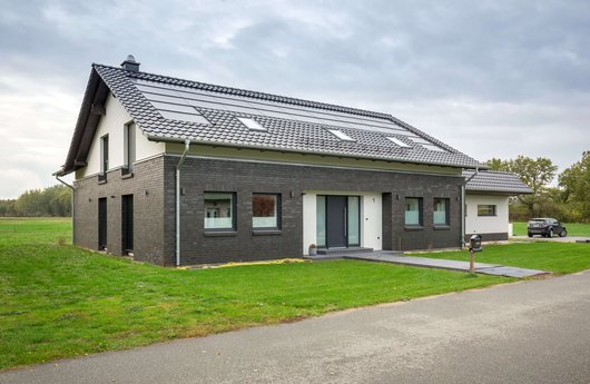 Neubau in Salzwedel mit 18 kW PV-Leistung, Sektorenkopplung und intelligenter Wärmepumpensteuerung (SG Ready) (Foto: E3/DC GmbH)