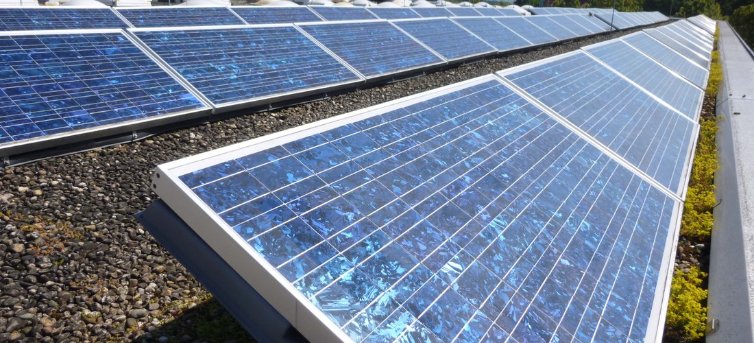 Solarmodule auf der Gottlieb-Daimler-Realschule (Foto: Andreas Hopp)