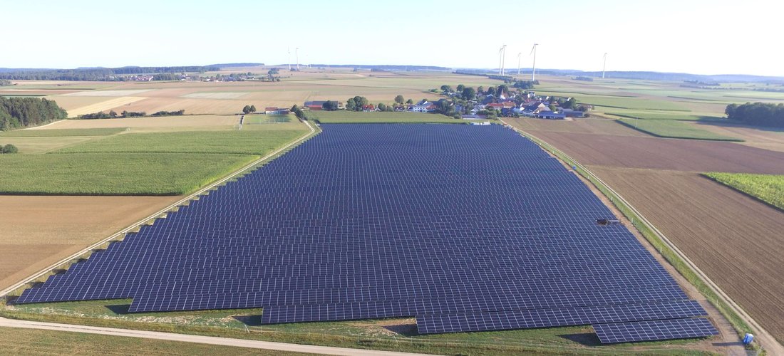 Der Solarpark Berching-Schweigersdorf aus der Luft. (Quelle: E.ON)