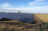 Hier sehen sie die PV-Anlagen des Solarparks in Oeversee (Foto: IBC Solar)
