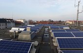PV-Anlage dem Dach der Polizeiwache in Berlin-Weißensee (Foto: Energiegewinner eG)