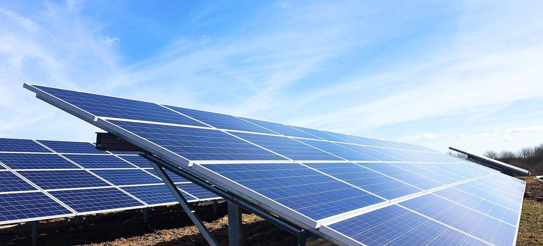 Der neue Solarpark deckt rund sieben Prozent des Strombedarfs am Viessmann Stammsitz in Allendorf (Eder). Foto: Viessmann