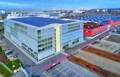 Solarmodule auf dem Dach des Bechtle-Parkhauses erzeugen regenerativen Ladestrom. Foto: Phoenix Contact E-Mobility GmbH