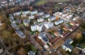 Blick auf die Photovoltaikanlagen der Vonovia-Siedlung in der Bärendorfer Straße in Bochum-Weitmar. (Foto-Quelle: Simon Bierwald / Vonovia)