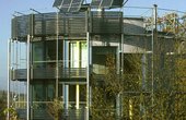 Das Solarsegel ist sehr flexibel und steigert den Solarstromertrag um bis zu 30 %. (Foto: Rolf Disch)