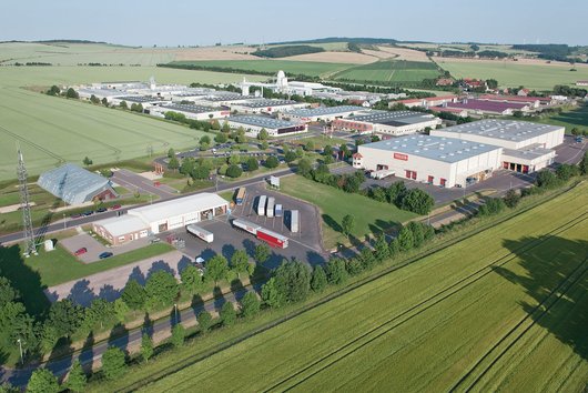 Luftaufnahme der montierten Solaranlage bei Velux in Sonneborn (Foto: VELUX Deutschland GmbH) Hier sehen Sie eine Luftaufnahme der Solaranlage bei Velux in Sonneborn (Foto: VELUX Deutschland GmbH)