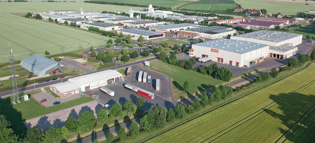 Hier sehen Sie eine Luftaufnahme der Solaranlage bei Velux in Sonneborn (Foto: VELUX Deutschland GmbH)