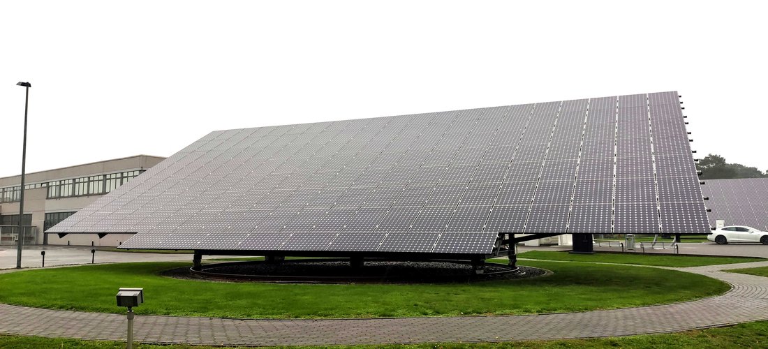 Gildemeister betreibt am Standort Bielefeld mehrere Solarnachführsysteme SunCarrier (Foto: phovo.de)