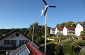 Wind- und Solaranlage auf dem Hausdach von Manfred Lehner in Westerstetten (Foto: Manfred Lehner)