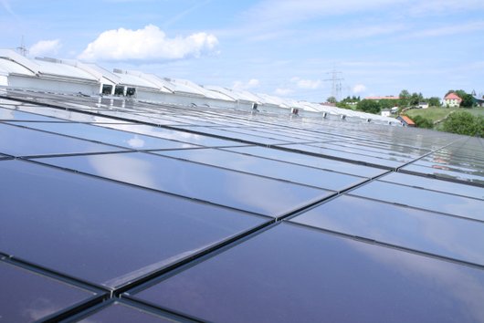 Die Photovoltaik-Anlage von Rameder in Leutenberg produzierte in den letzten 10 Jahren 900 MWh Solarstrom. (Foto: Rameder Anhängerkupplungen und Autoteile GmbH) Die Photovoltaik-Anlage von Rameder in Leutenberg produzierte in den letzten 10 Jahren 900 MWh Solarstrom. (Foto: Rameder Anhängerkupplungen und Autoteile GmbH)