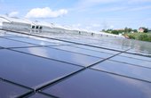 Die Photovoltaik-Anlage von Rameder in Leutenberg produzierte in den letzten 10 Jahren 900 MWh Solarstrom. (Foto: Rameder Anhängerkupplungen und Autoteile GmbH)