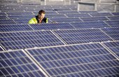 Hier sehen Sie die Solarmodule im Solarpark Tuningen (Foto: EnBW)