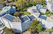Solaranlage-Anlage auf dem Dach der Siedlung (Foto: Solarimo)