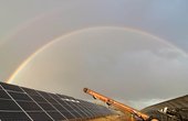 Bau der Photovoltaik-Anlage auf einer alten Deponiefläche bei Gröningen im Kreis Börde in Sachsen-Anhalt. (Foto: WI Energy GmbH)