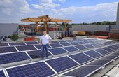 Die Solarmodule auf der Spedition Lutter liefern sauberen Strom (Foto: TESVOLT)