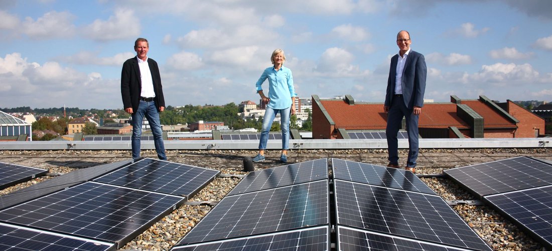 Hier sehen Sie die neuen Solaranlagen auf der Universität Kassel (Foto: Uni Kassel)