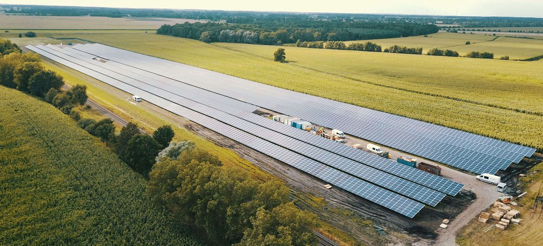 Blick auf den Solarpark Hassel im Landkreis Stendal in Sachsen-Anhalt (Foto: obs/ E.ON Energie Deutschland GmbH)