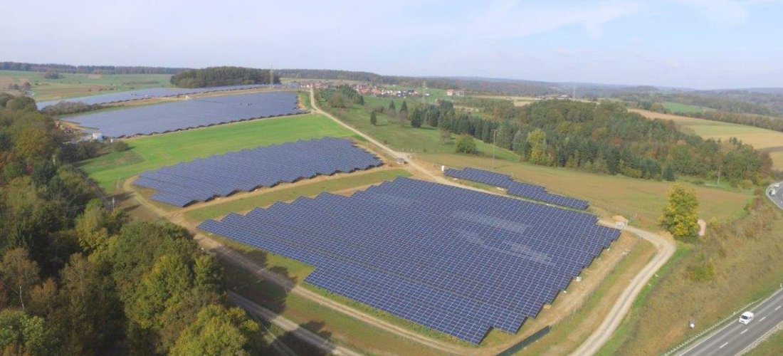 E.ON Solarpark Hafenlohr aus der Vogelperspektive. (Foto: E.ON)