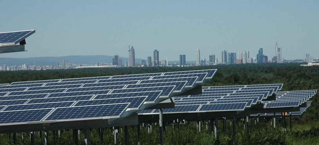 Hier sehen Sie den Solarpark im Rhein-Main-Gebiet (Foto: FES Frankfurter Entsorgungs- und Service GmbH)