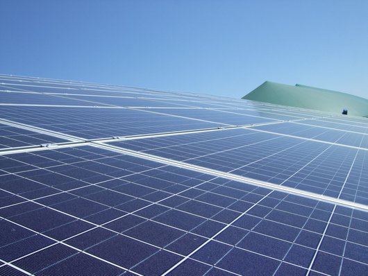 Solarmodule auf dem Dach der Biosgasanlage in Wanzleben fangen die Sonne ein (Foto: Landesverband Erneuerbare Energie Sachsen-Anhalt e.V.) Solarmodule auf dem Dach der Biosgasanlage in Wanzleben (Foto: Landesverband Erneuerbare Energie Sachsen-Anhalt e.V.)